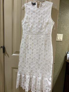 Women’s Step Into Lace Dress Eilly Bazar Brand.  EUC!